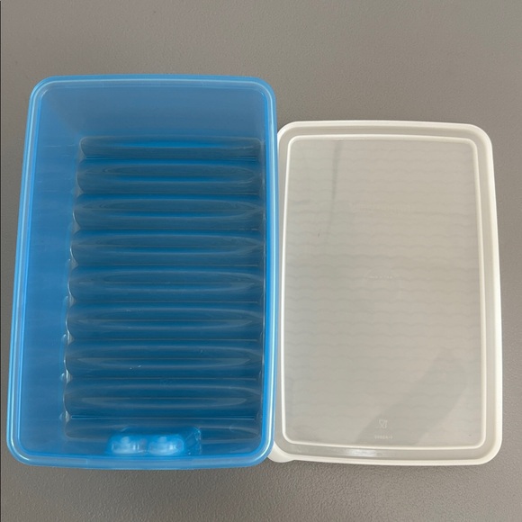 Tupperware  Vented food storage Container - Picture 3 of 6
